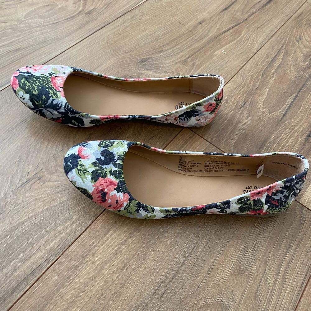Mossimo Print Flats